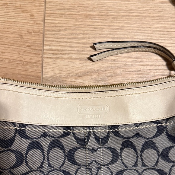 Coach Navy Signature Canvas Crossbody with Cream Trim - Picture 2 of 9